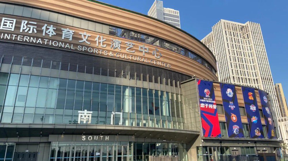 作为vocal担当的邓伦也现场首唱片尾曲《痴情冢》的其中两句，吊足观众胃口，迫不及待想在电影院听到这首片尾曲